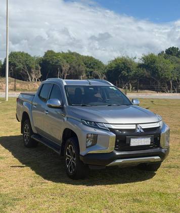 MITSUBISHI L200 TRITON 2.4 16V TURBO DIESEL SPORT HPE-S CD 4P 4X4 AUTOMÁTICO